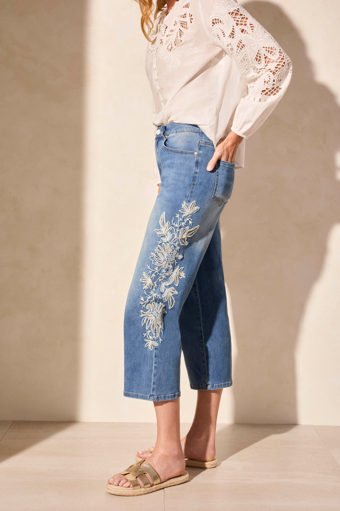 Tribal AUDREY GIRLFRIEND CROP JEANS W/EMB.