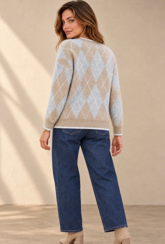 NICABEL Cozy Argyle Pattern Long Sleeve Sweater Light Gray/Beige