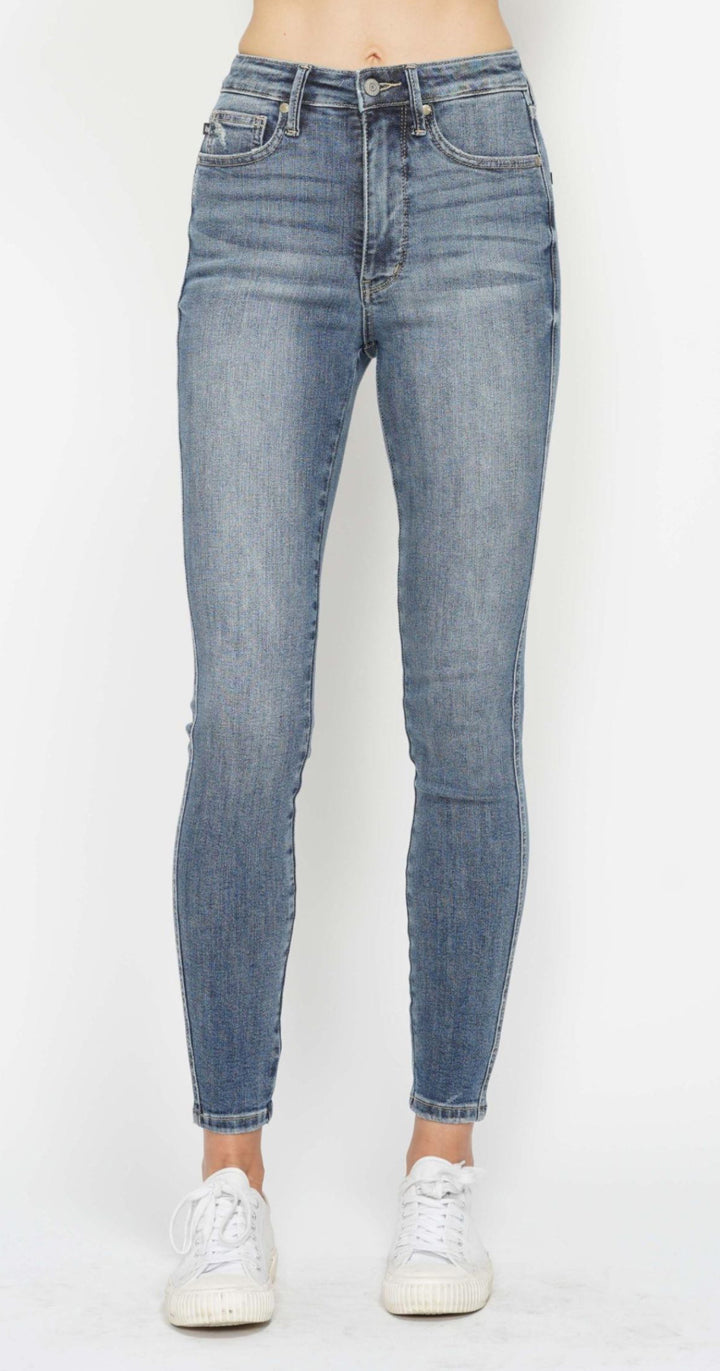 JUDY BLUE VINTAGE WASH SKINNY JEANS