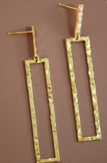 MIA RECTANGULAR DANGLE GOLD EARRING