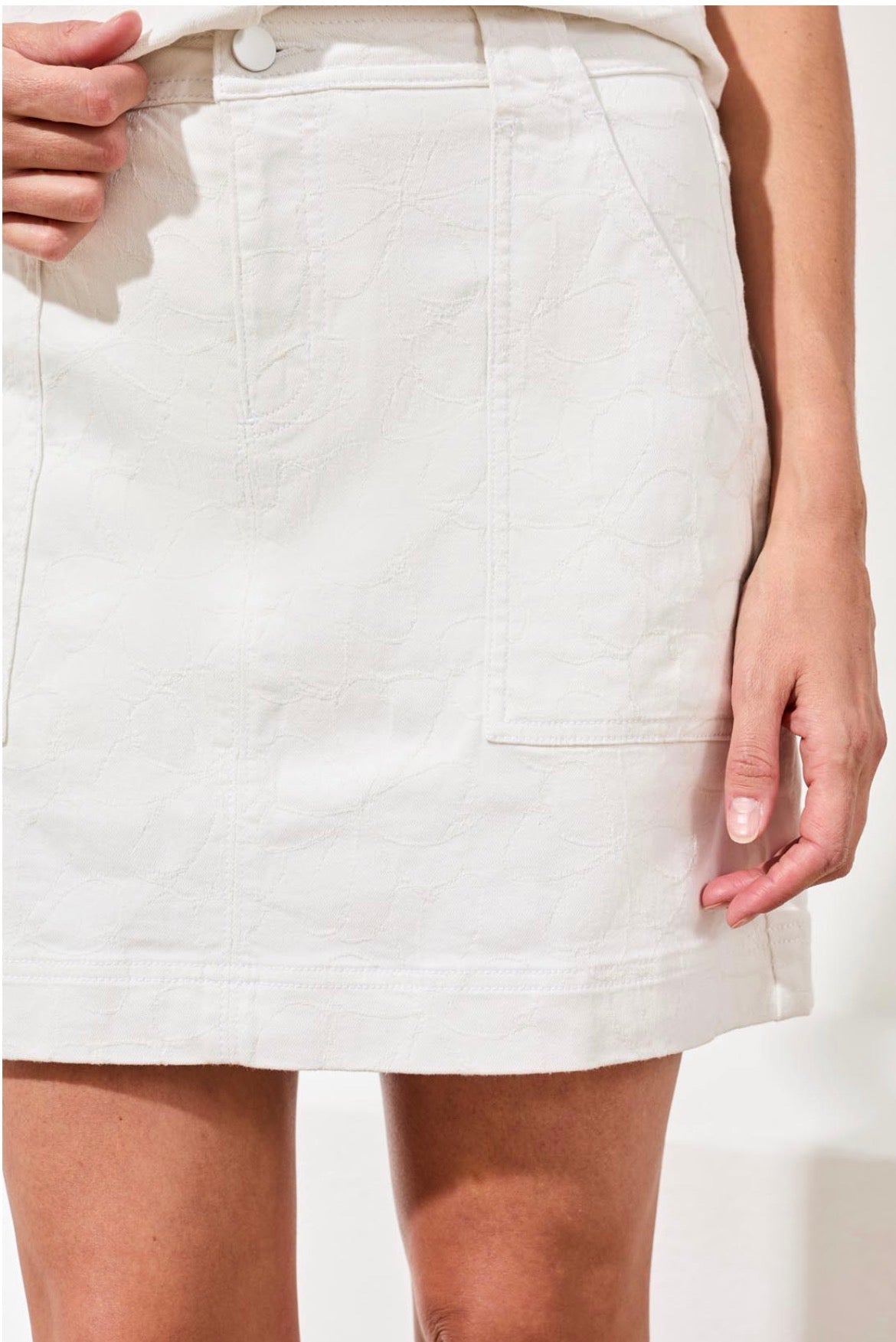 Tribal Audrey Hugging White Stretch Denim Skort w/Pockets